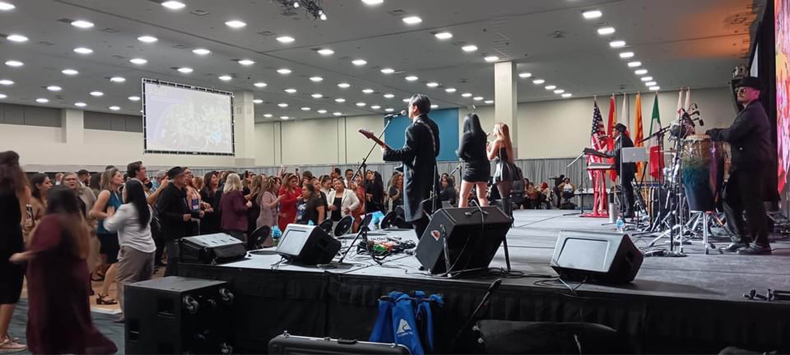 CABE Bilingual Education Non-Profit Concert – – Anaheim Convention Center – Tania y Su Nueva Era